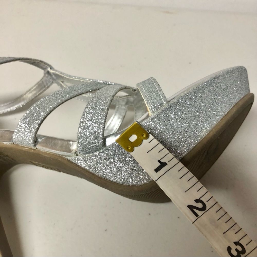 FIONI Night Women's Silver Metallic Glitter Strappy
platform Heels Size 8 EUC - Picture 9 of 10